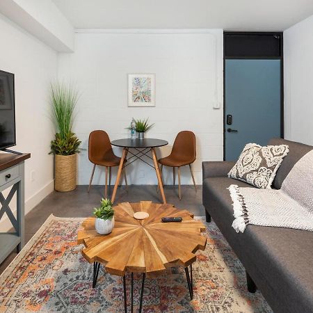 Апартаменты Comfortable Studio With Queen Bed, City Walkable! Атланта Экстерьер фото