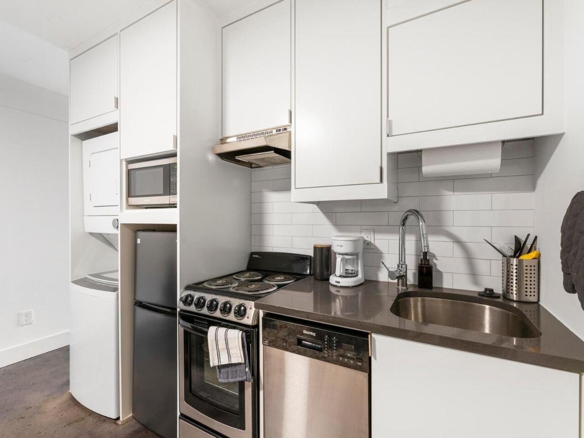 Апартаменты Comfortable Studio With Queen Bed, City Walkable! Атланта Экстерьер фото