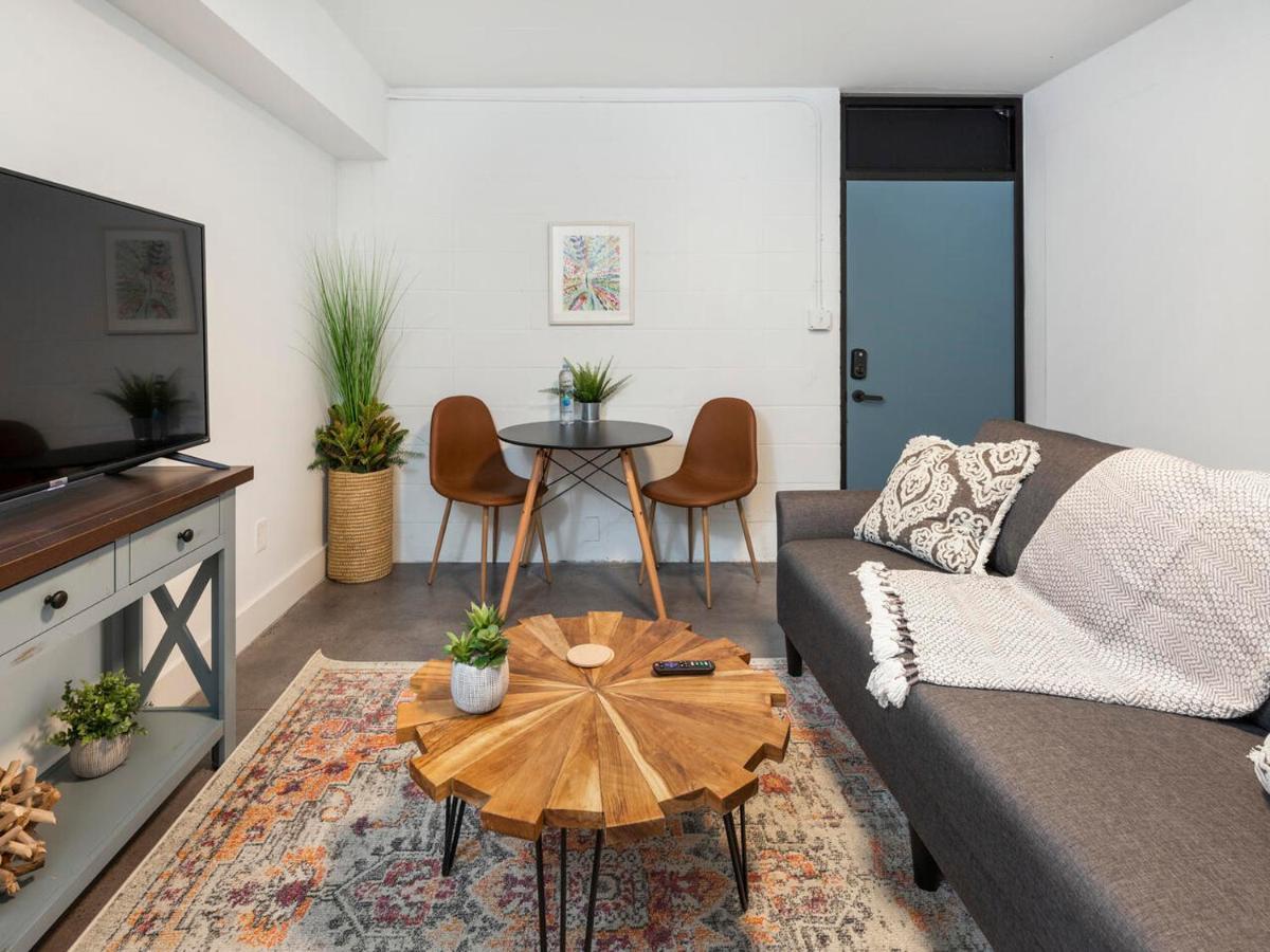 Апартаменты Comfortable Studio With Queen Bed, City Walkable! Атланта Экстерьер фото