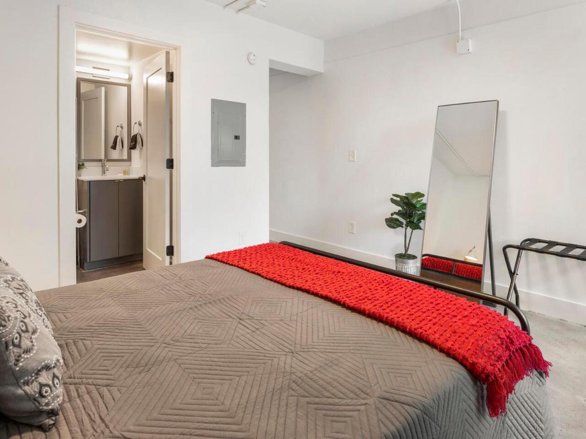 Апартаменты Comfortable Studio With Queen Bed, City Walkable! Атланта Экстерьер фото