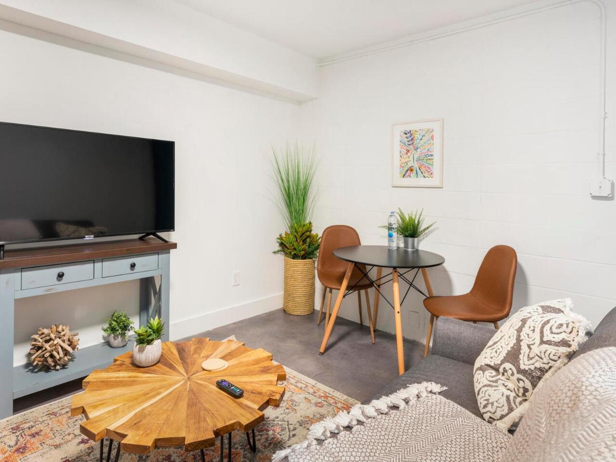 Апартаменты Comfortable Studio With Queen Bed, City Walkable! Атланта Экстерьер фото