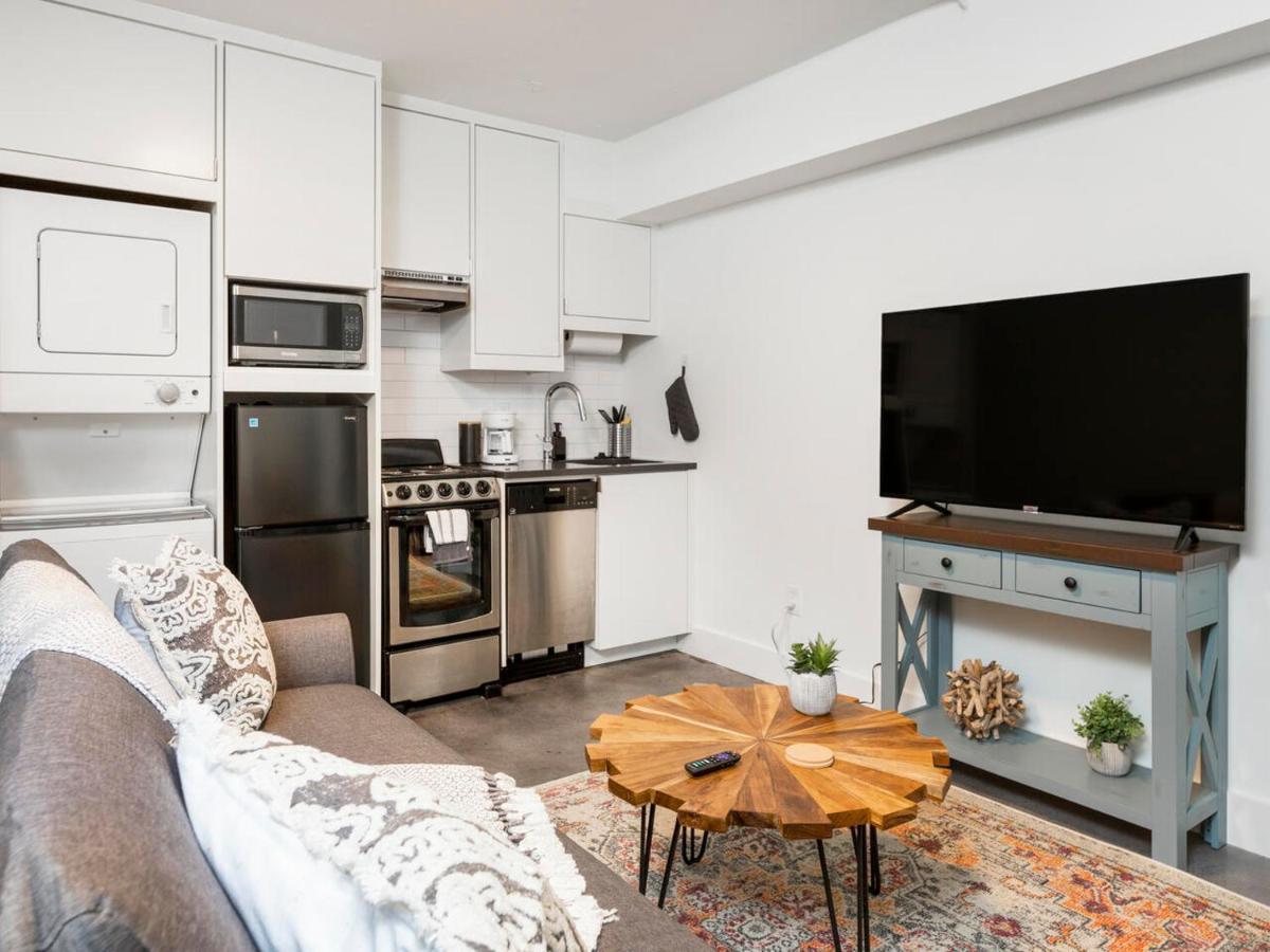 Апартаменты Comfortable Studio With Queen Bed, City Walkable! Атланта Экстерьер фото