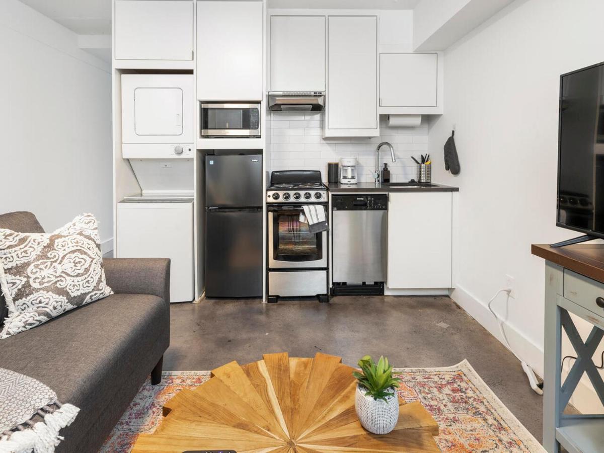 Апартаменты Comfortable Studio With Queen Bed, City Walkable! Атланта Экстерьер фото